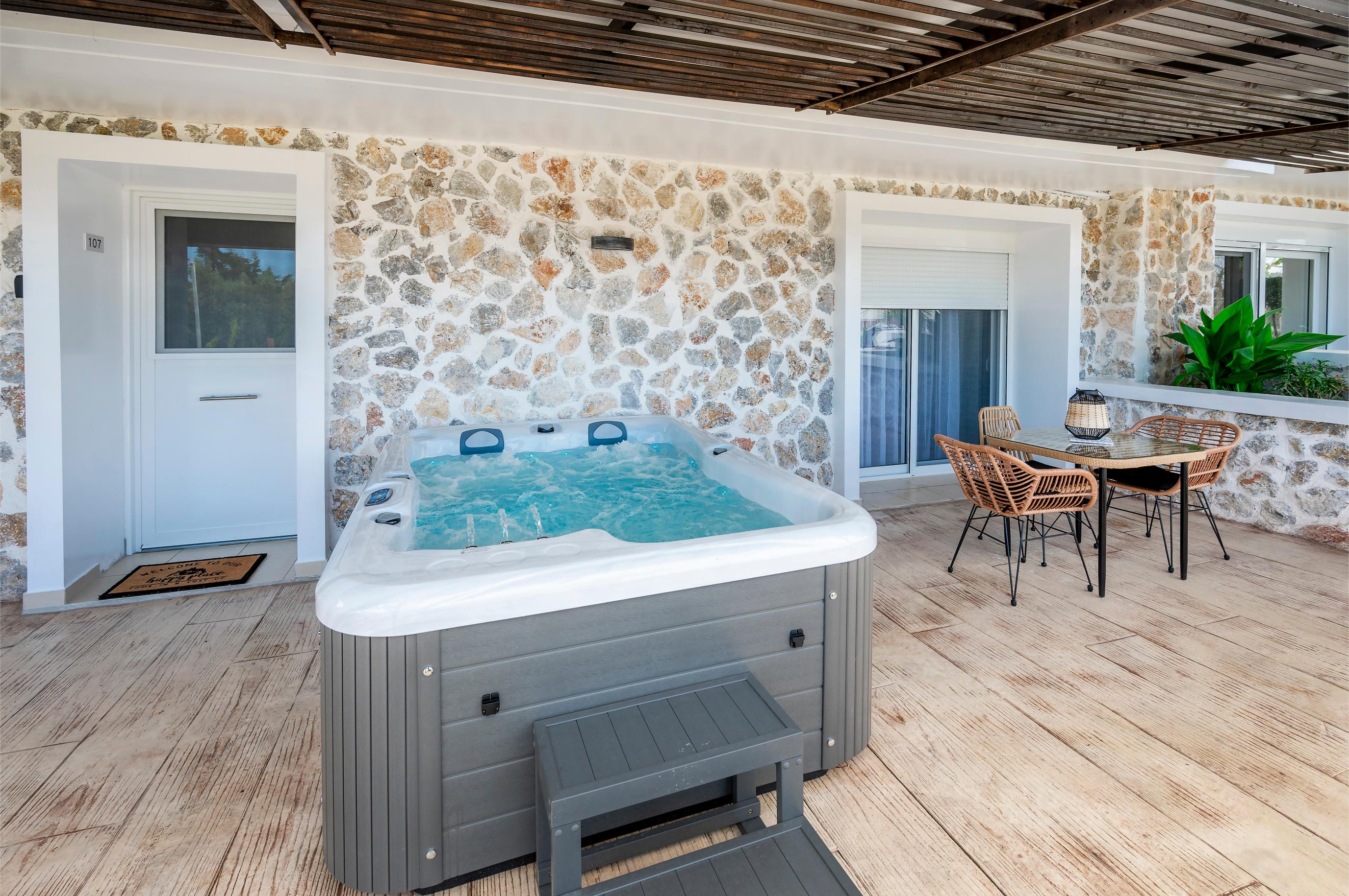 Relaxation Moments with Jacuzzi (107 )